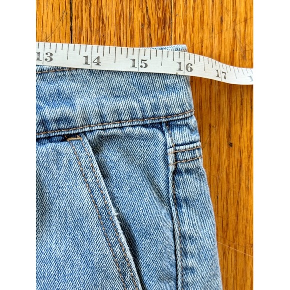 American Eagle Denim Mom Shorts High Waisted Cuffed Light Wash Size 12 - Picture 5 of 6